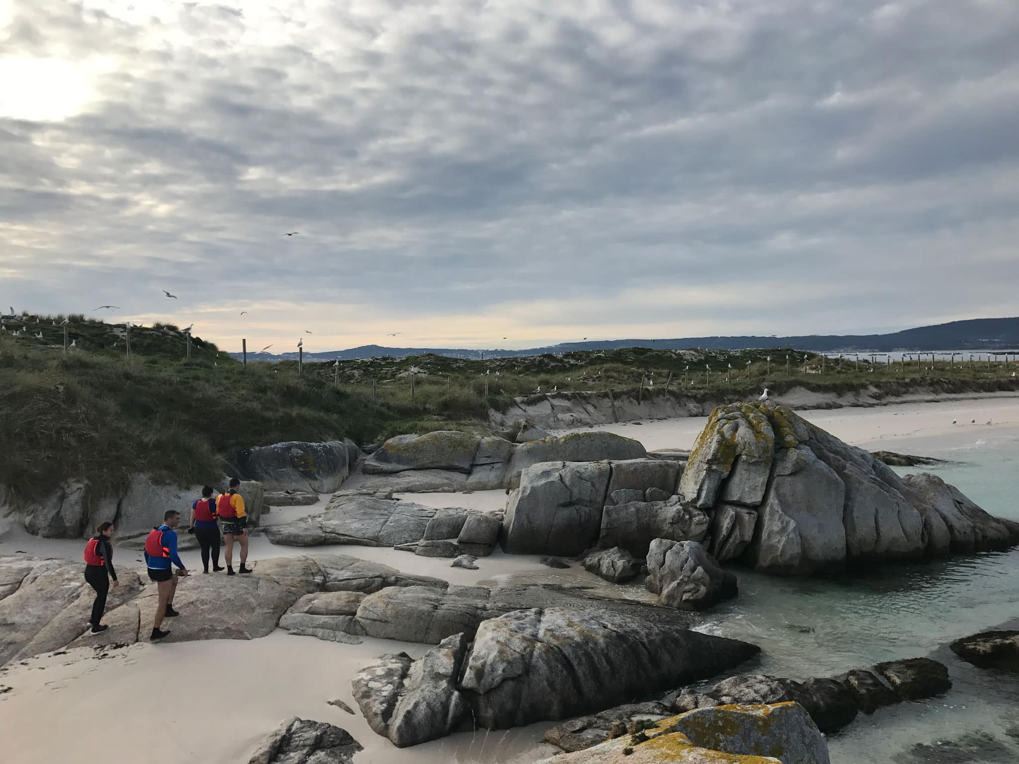 Cómo visitar el Islote de Areoso en 2026: permisos, kayak, mareas y consejos prácticos
